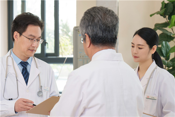 临床医学博士的学费标准如何？是否有国家或院校资助政策？
